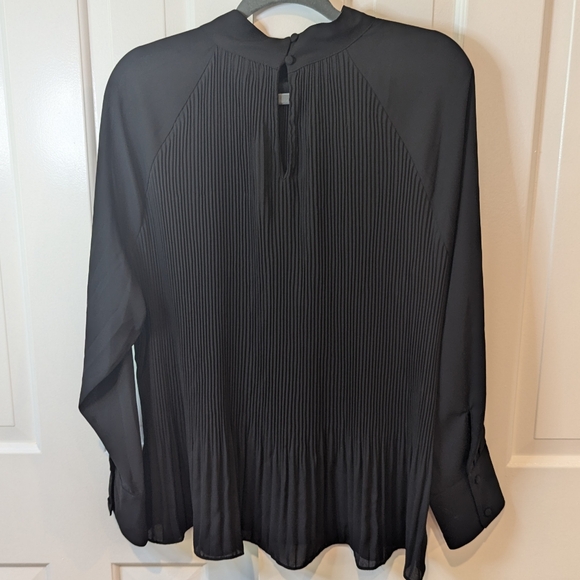 SOLD---Vince Camuto Blouse Long Sleeve Black Pleated Accordion lightweight XL - Picture 4 of 8